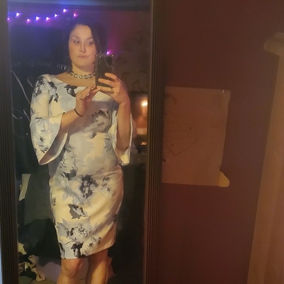 Classy Bell sleeved Spring Dress - Picture 5 of 6